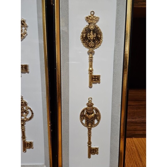 Set Of 2 Vintage MCM Turner Wall Accessory Ornate Kings Knights Gold Keys - Picture 3 of 15